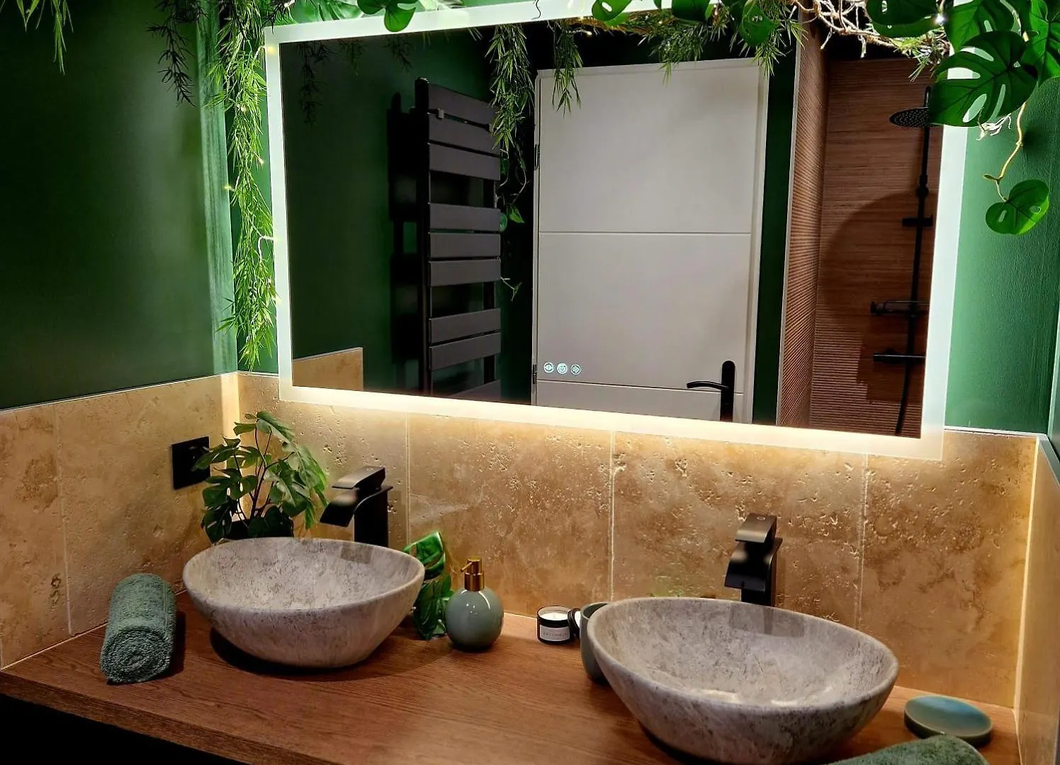 Appartement Evasion Tropicale Suite Jungle Room Thiers France